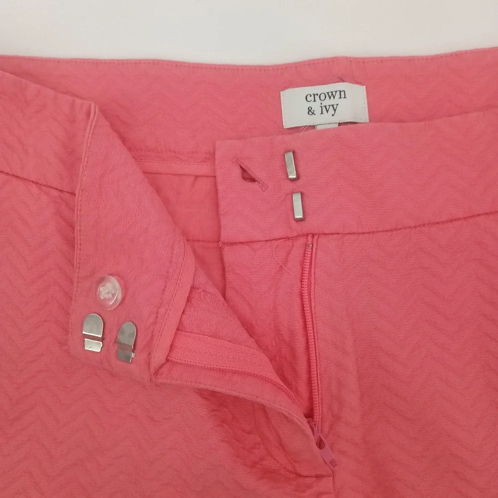 Crown & Ivy Pink Scalloped Hem Chevron Textured Shorts Womens Size 6 Coral‎